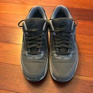 Men’s size 9 Nike Air Max 90s